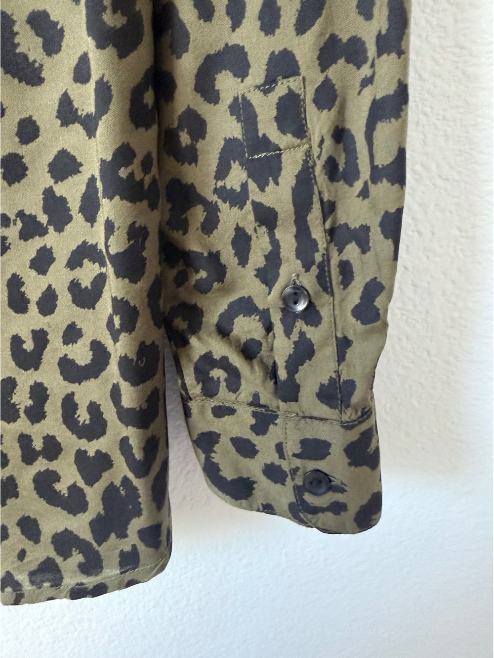 Lucky Brand Long Sleeve Button Front Olive Green/Black Animal Print Shirt Size L - Picture 5 of 7